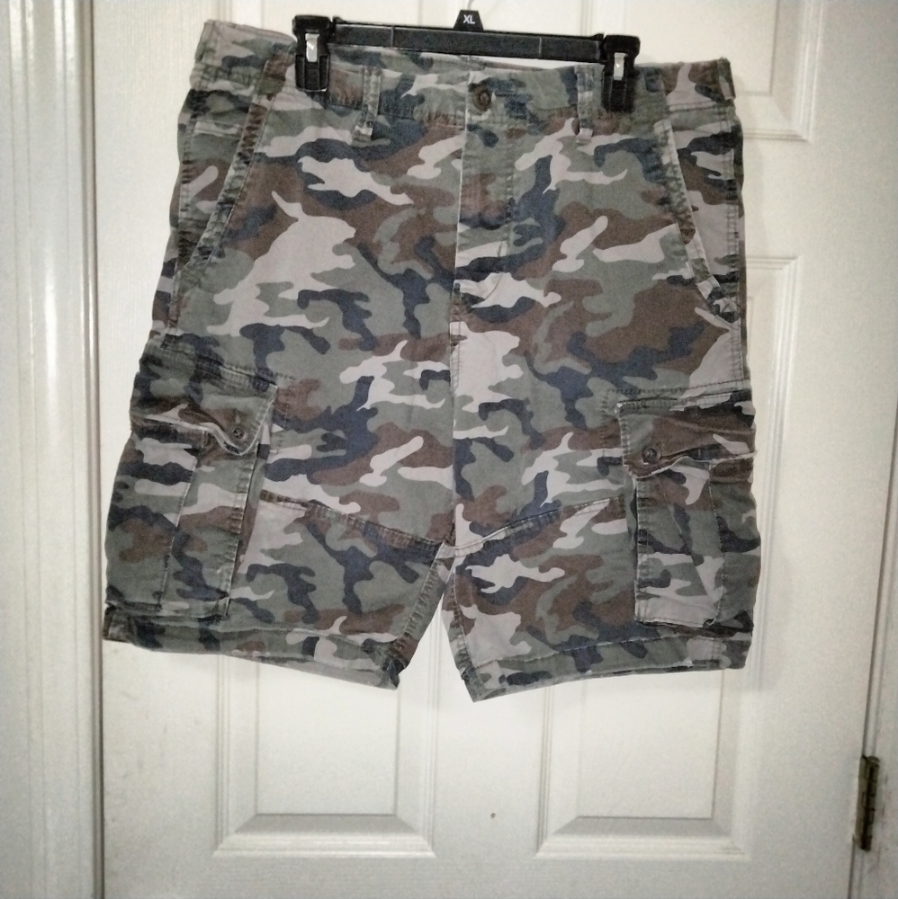 American Eagle camouflage shorts